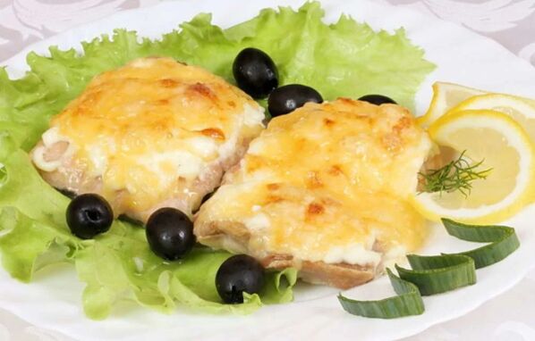 Baked fish with cheese will be a tasty and healthy dish on the Mediterranean diet menu.