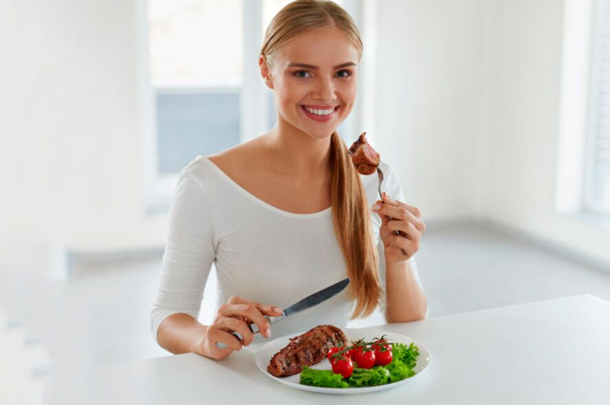 During the alternating period of the Dukan diet, it is necessary to eat protein and vegetable dishes.